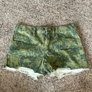 FREE PEOPLE denim shorts, size 26